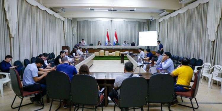 Más de una docena de firmas compiten en licitación por la pavimentación de un tramo de 26 km Más de una docena de firmas compiten en licitación por la pavimentación de un tramo de 26 km