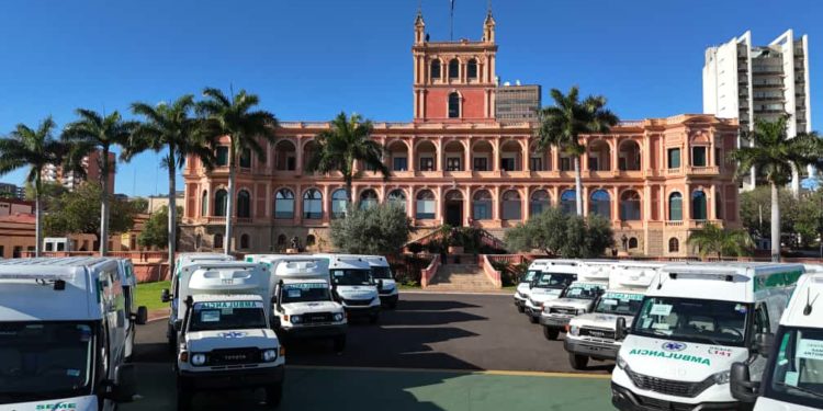 Salud Pública fortalece su capacidad de respuesta con modernas ambulancias UTI para ambas regiones Salud Pública fortalece su capacidad de respuesta con modernas ambulancias UTI para ambas regiones