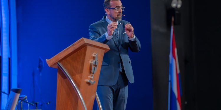 “La Biblia como fundamento innegociable”: El Pr. Emilio Agüero advierte sobre el debilitamiento de la “Sola Escritura” en la iglesia evangélica “La Biblia como fundamento innegociable”: El Pr. Emilio Agüero advierte sobre el debilitamiento de la “Sola Escritura” en la iglesia evangélica