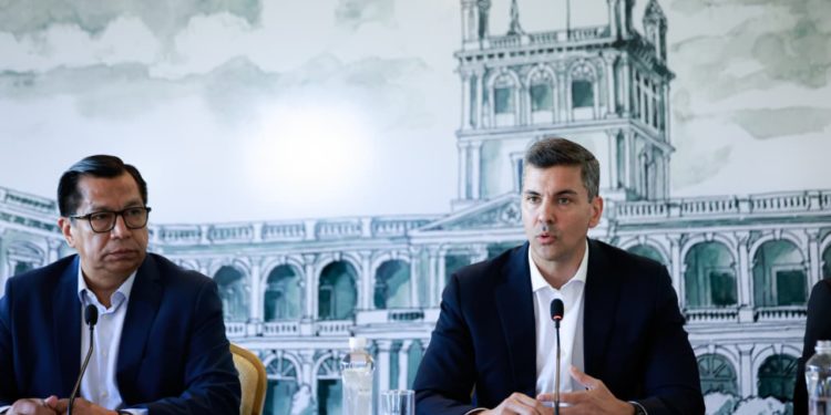 Mientras el Gobierno exhibe logros sociales, crecen los reclamos por deudas impagas del Programa Hambre Cero y otros Mientras el Gobierno exhibe logros sociales, crecen los reclamos por deudas impagas del Programa Hambre Cero y otros