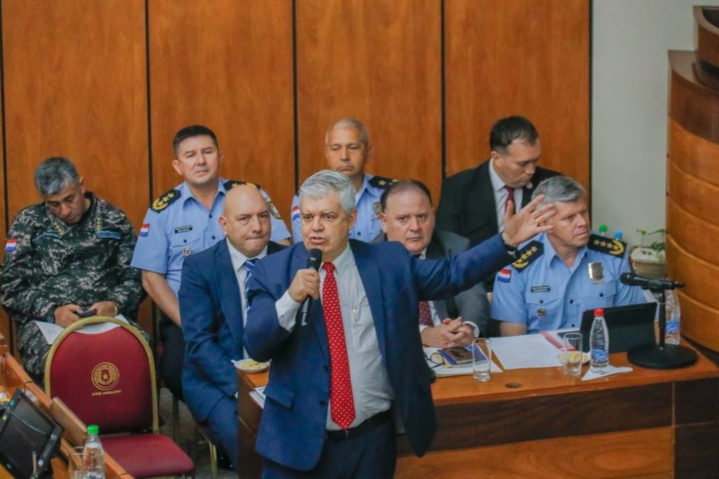 Ministro Riera recibe respaldo de senadores de HC sobre propuesta de uso del polígrafo en la Policía Nacional Ministro Riera recibe respaldo de senadores de HC sobre propuesta de uso del polígrafo en la Policía Nacional