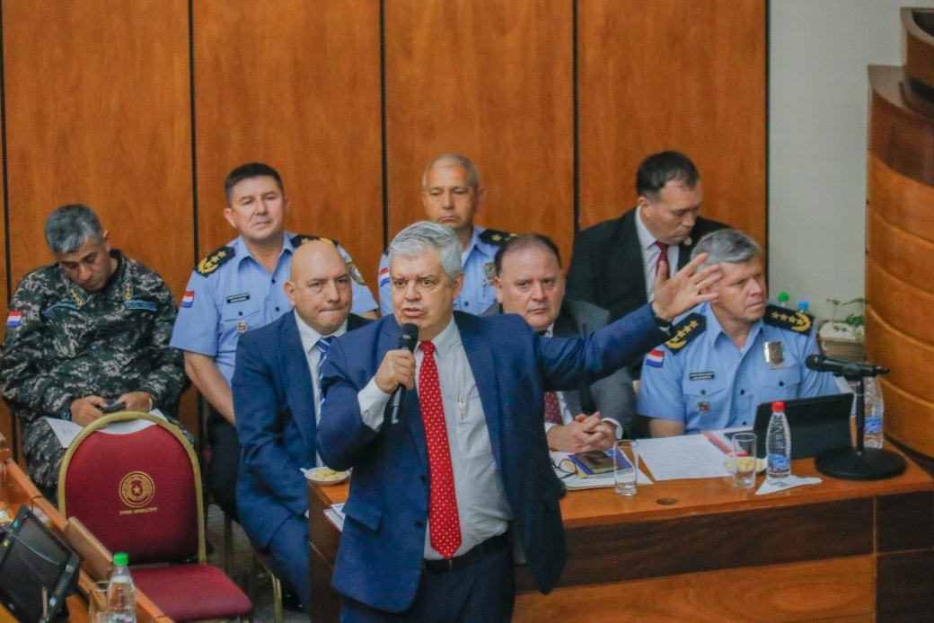 Ministro Riera recibe respaldo de senadores de HC sobre propuesta de uso del polígrafo en la Policía Nacional