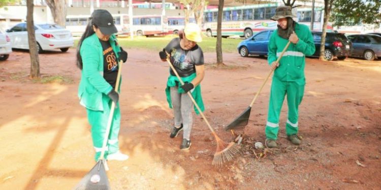 Municipalidad de Asunción ejecuta operativos de limpieza previo a la llegada de hinchas de la Sudamericana