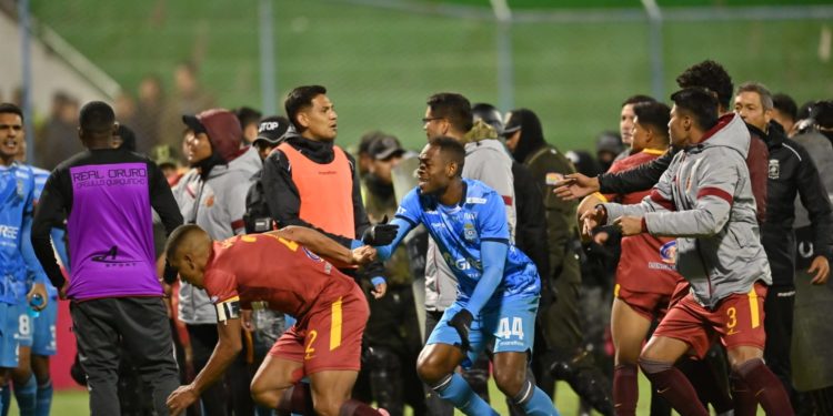 Bolivia: partido de fútbol terminó en batalla campal Bolivia: partido de fútbol terminó en batalla campal