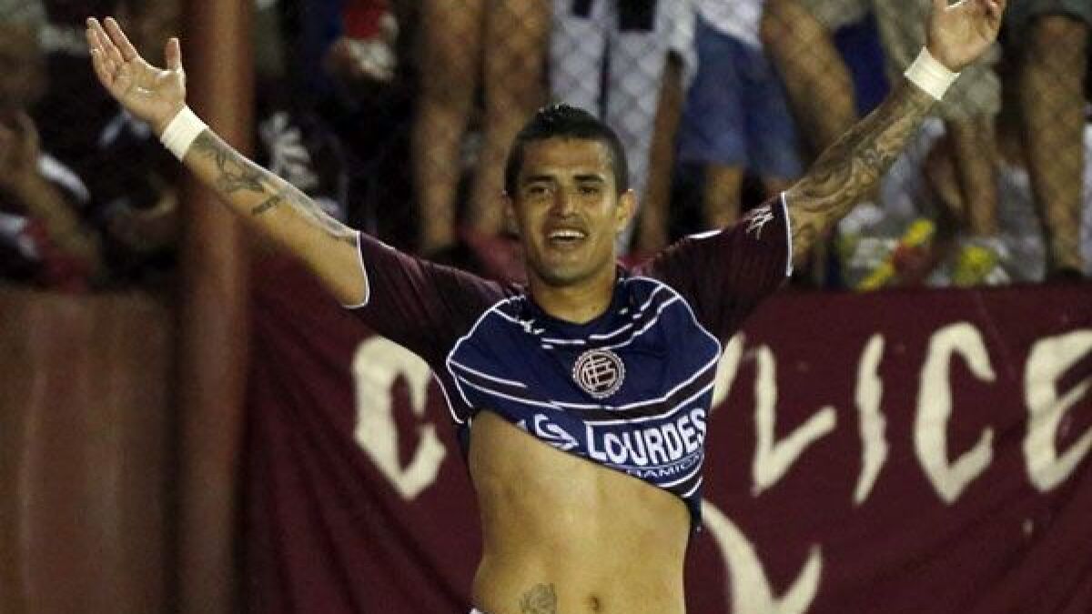 Víctor Ayala, ex Lanús, espera un nuevo título internacional para sus excompañeros