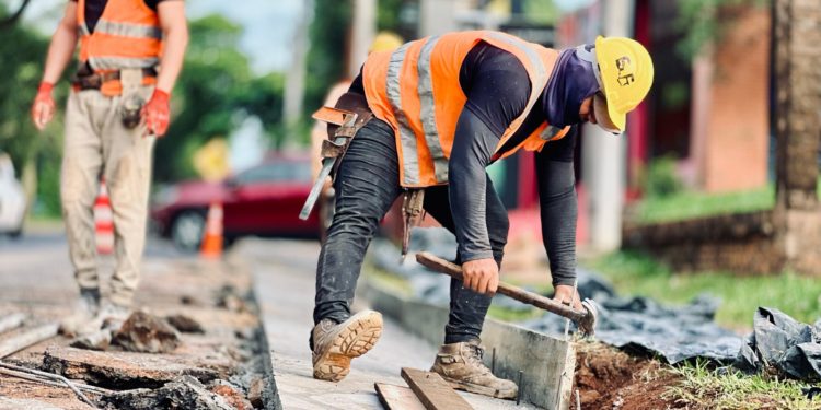 Alertan que recorte presupuestario al MOPC pondría en riesgo miles de empleos en obras públicas Alertan que recorte presupuestario al MOPC pondría en riesgo miles de empleos en obras públicas