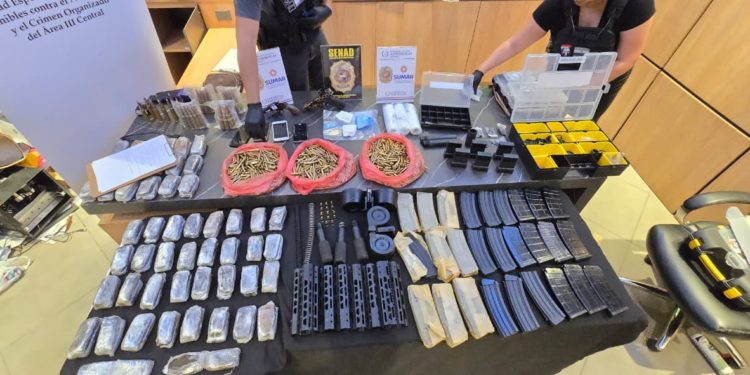 Desmantelan esquema que abastecía de armas y drogas al Comando Vermelho