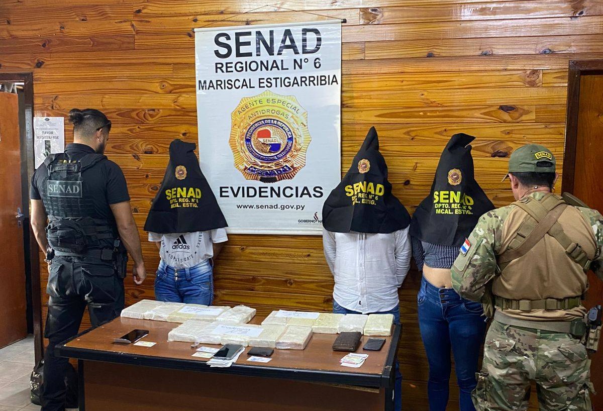 Bolivianos detenidos en el Chaco con más de 15 kilos de cocaína Bolivianos detenidos en el Chaco con más de 15 kilos de cocaína