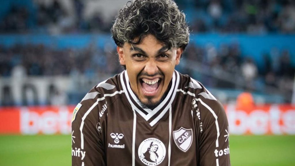 Ronaldo Martínez entra en la historia grande de Platense Ronaldo Martínez entra en la historia grande de Platense