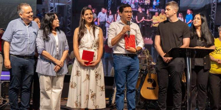 Gobernador del Alto Paraná participó en la ‘Noche de las Granadas’, destacando la unidad y los valores comunitarios Gobernador del Alto Paraná participó en la ‘Noche de las Granadas’, destacando la unidad y los valores comunitarios