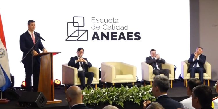 Santiago Peña: “La calidad en la educación no se negocia y es la base del desarrollo del Paraguay”