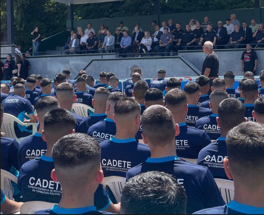 Impacto del Evangelio: Bautismo multitudinario marca a la nueva generación de policías bonaerenses Impacto del Evangelio: Bautismo multitudinario marca a la nueva generación de policías bonaerenses