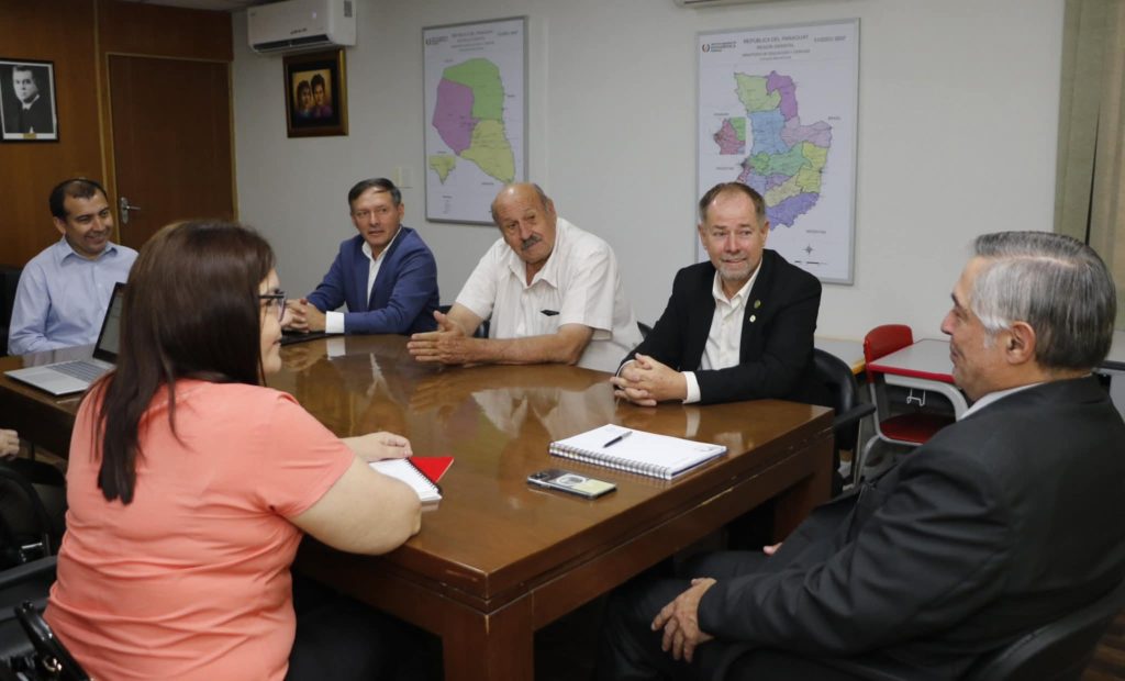 Ministro de Educación e intendentes de Boquerón acuerdan trabajo conjunto sobre microplanificación