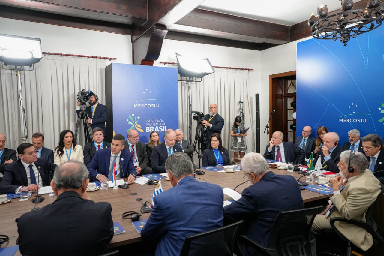 Paraguay reclama liderazgo responsable en Mercosur: “Pagamos 10% más para salir al mar y aun así nos frenan” Paraguay reclama liderazgo responsable en Mercosur: “Pagamos 10% más para salir al mar y aun así nos frenan”