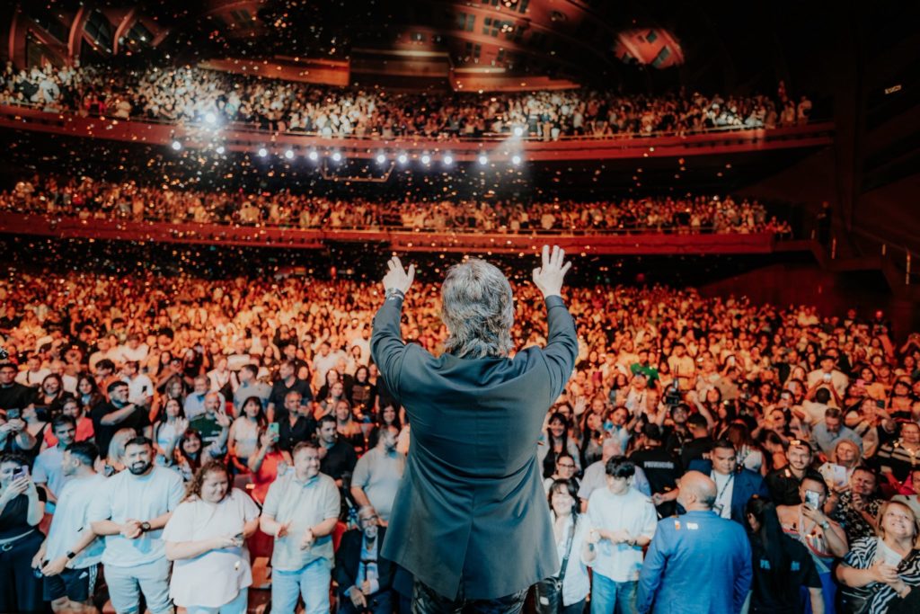 Dante Gebel cerró su gira por Argentina entre récords solidarios y especulaciones políticas Dante Gebel cerró su gira por Argentina entre récords solidarios y especulaciones políticas
