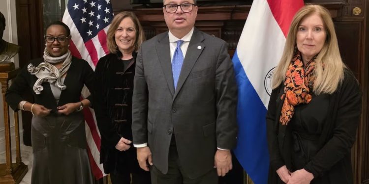 Paraguay e instituciones internacionales buscan sumar esfuerzos en favor del bienestar de la mujer