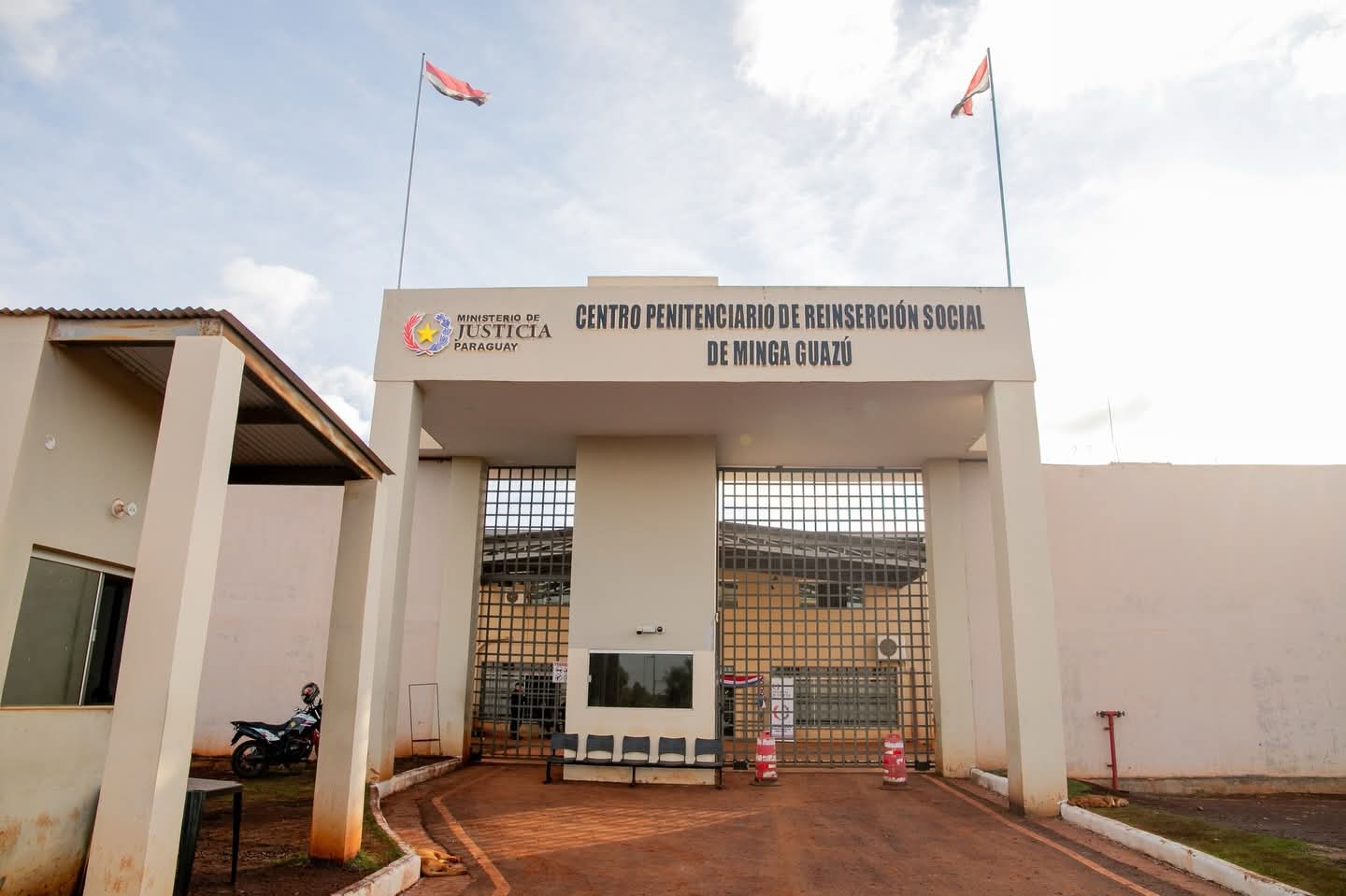 Incautan 500.000 guaraníes ocultos en visita durante control en penal de Minga Guazú Incautan 500.000 guaraníes ocultos en visita durante control en penal de Minga Guazú