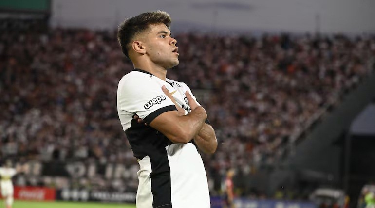 Desde Brasil avanzan por Rodney Redes en pleno inicio de la pretemporada