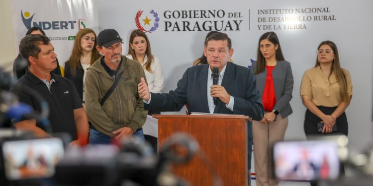 INDERT desmantela supuesto negociado con tierras del Chaco y presenta denuncia al Ministerio Público INDERT desmantela supuesto negociado con tierras del Chaco y presenta denuncia al Ministerio Público