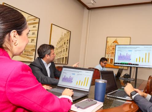 Déficit fiscal a noviembre se colocó en 1,3% del PIB, según Economía y Finanzas Déficit fiscal a noviembre se colocó en 1,3% del PIB, según Economía y Finanzas