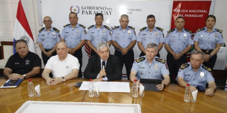 Riera “ruega” a campesinos evitar invasión de Lucipar y ofrece opciones de tierras: “No se dejen instrumentar”