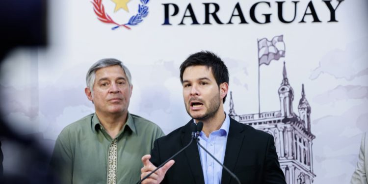 Niñez y Adolescencia espera que la ley que regula el uso de celulares tenga un “impacto profundo”