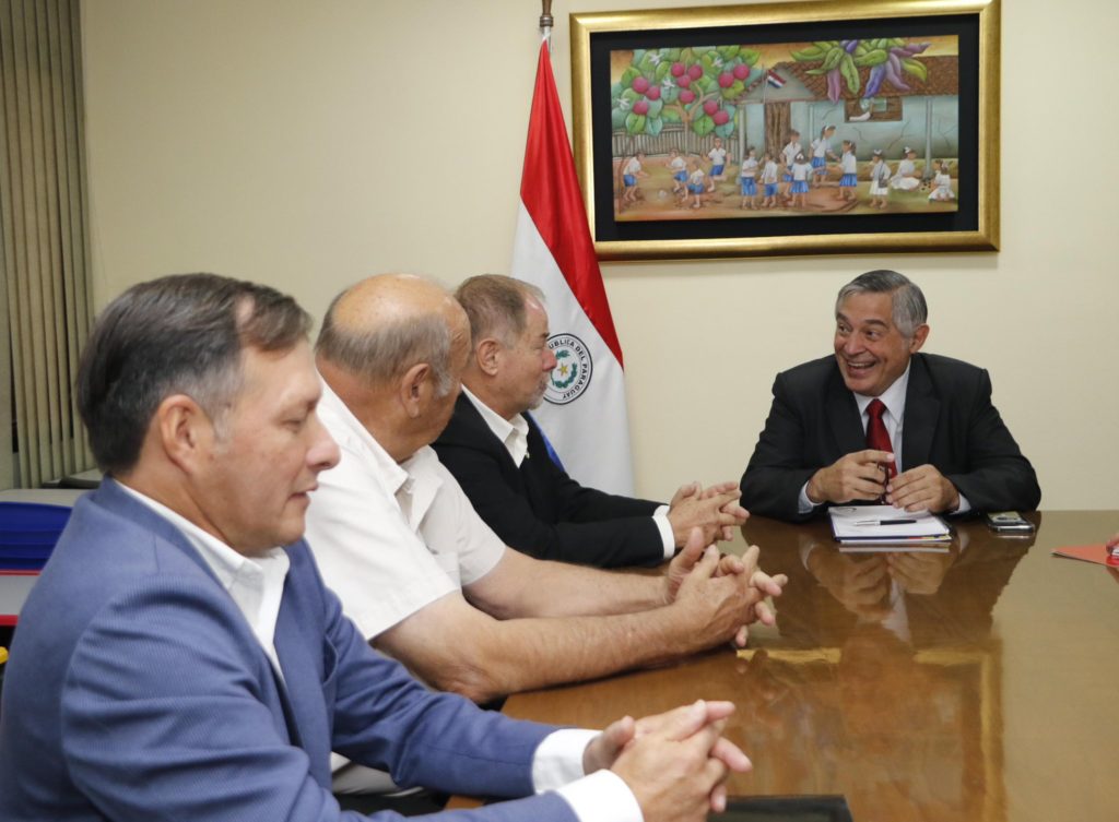 Luz verde para nuevas escuelas en Filadelfia: El MEC atenderá el crecimiento migratorio del Chaco Luz verde para nuevas escuelas en Filadelfia: El MEC atenderá el crecimiento migratorio del Chaco