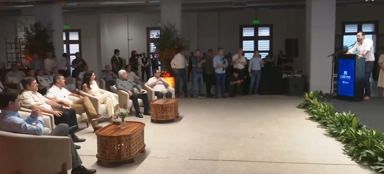 El mayor problema del país ya no es su mediterraneidad geográfica, «sino mental», aseveró Santiago Peña