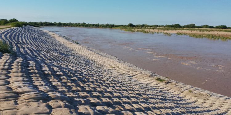 Crecida del Pilcomayo en Pozo Hondo: Esperanza por el agua y alerta por la vulnerabilidad de las defensas