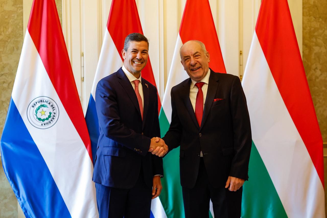 Santiago Peña y la Primera Dama fueron recibidos por el presidente de Hungría Tamás Sulyok Santiago Peña y la Primera Dama fueron recibidos por el presidente de Hungría Tamás Sulyok