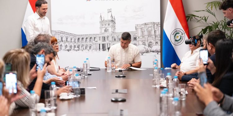 Paraguay regula por primera vez la industria de la belleza y reconoce al profesional independiente