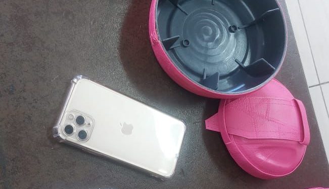 En el penal de Viñas Cué, quisieron ingresar un celular para la esposa de Marset En el penal de Viñas Cué, quisieron ingresar un celular para la esposa de Marset