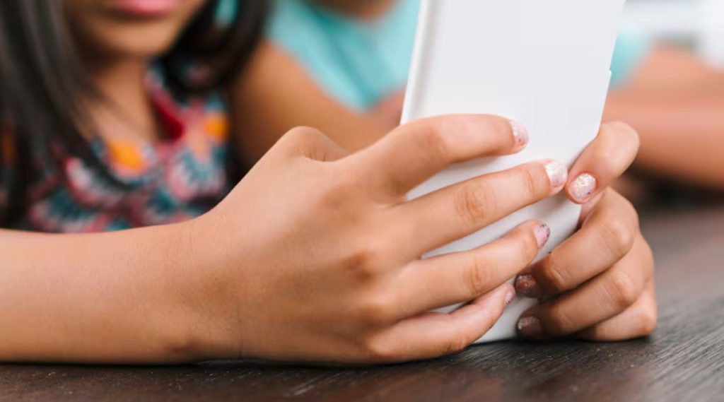 Chile dice «NO» a los celulares en los colegios