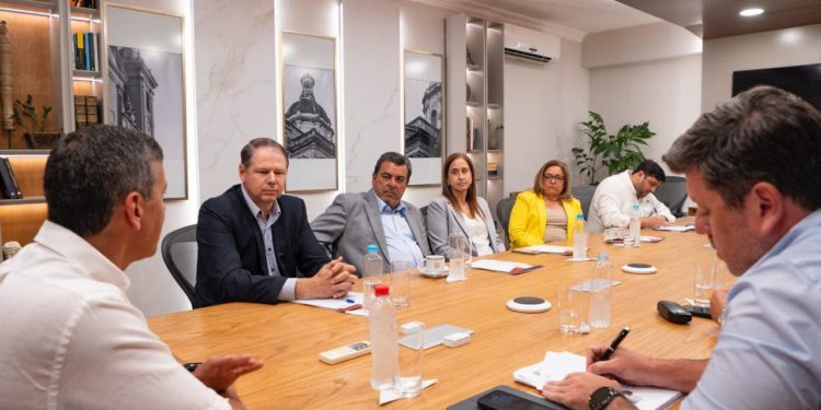 Peña analiza con la industria cárnica medidas para bajar precios internos