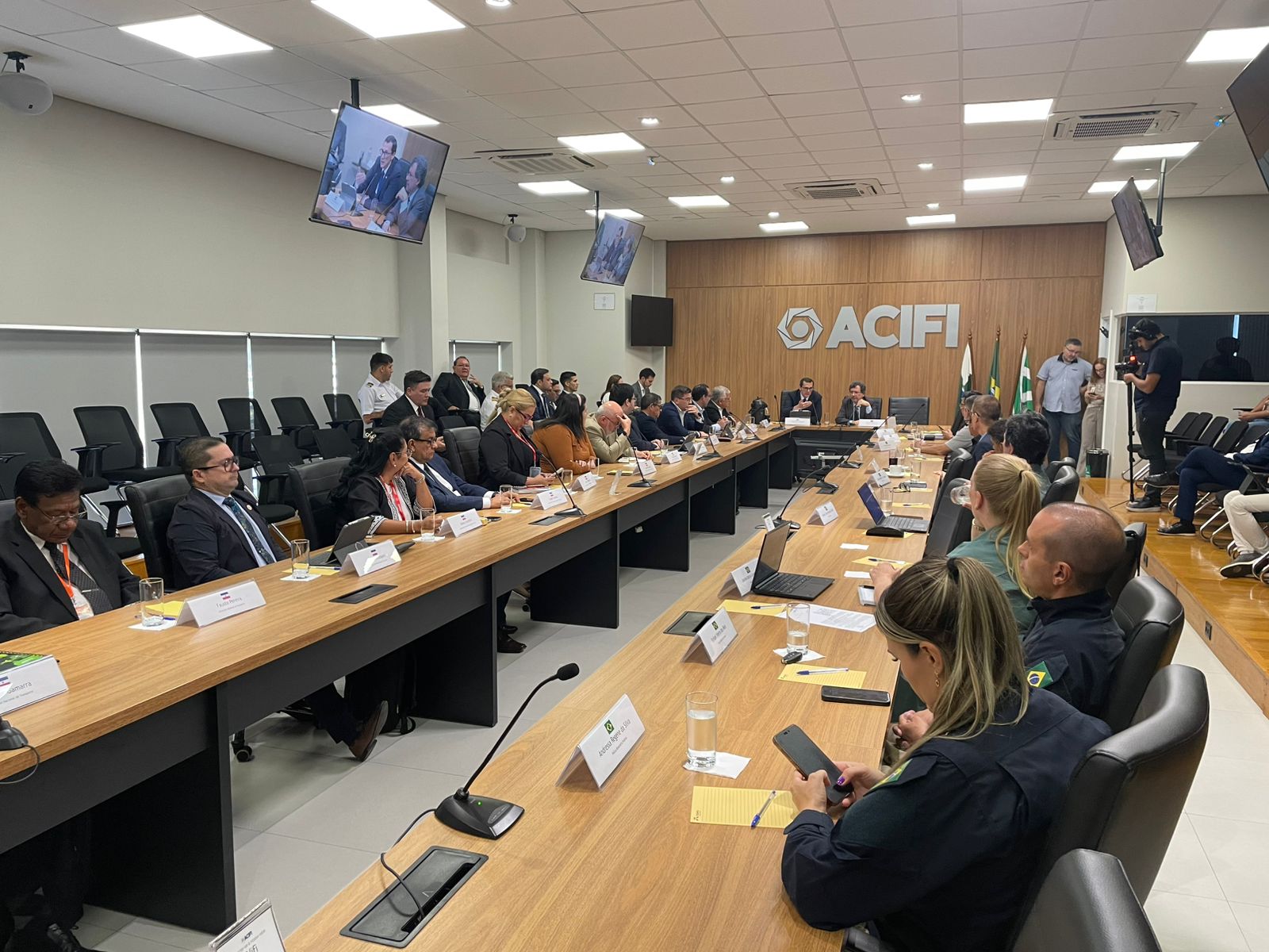 Paraguay y Brasil avanzan en la optimización del Puente de la Integración Paraguay y Brasil avanzan en la optimización del Puente de la Integración