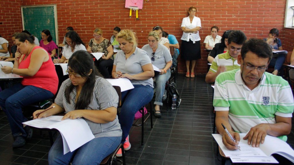 Dirigente docente rechaza reforma de Caja Fiscal y habla de una posible medida de fuerza en febrero Dirigente docente rechaza reforma de Caja Fiscal y habla de una posible medida de fuerza en febrero