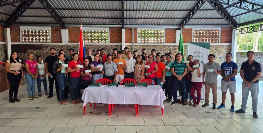 Gobernación de Alto Paraguay completa pago de becas a estudiantes de Fuerte Olimpo