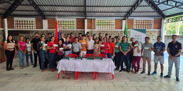 Gobernación de Alto Paraguay completa pago de becas a estudiantes de Fuerte Olimpo