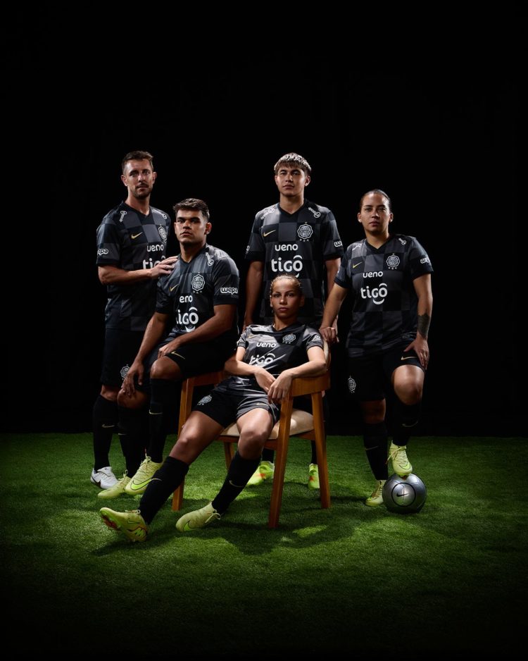 “Herederos de la Gloria”: Olimpia presentó sus camisetas 2026 en homenaje a Osvaldo Domínguez Dibb