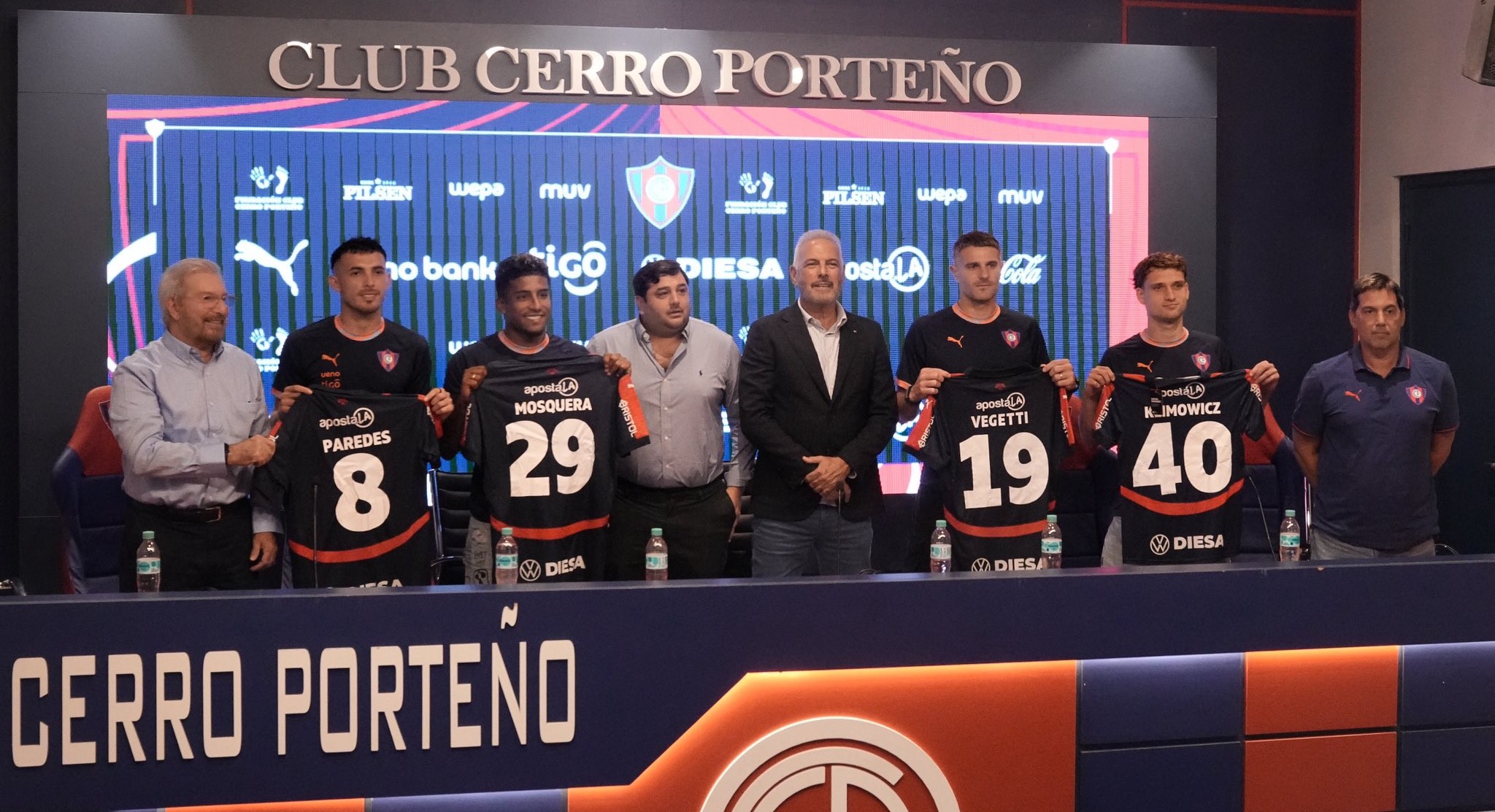 Cerro Porteño presentó a sus cuatro refuerzos para el 2026 Cerro Porteño presentó a sus cuatro refuerzos para el 2026
