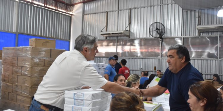 Boquerón recibe el 100% de kits escolares y fortalece planificación educativa para año lectivo 2026