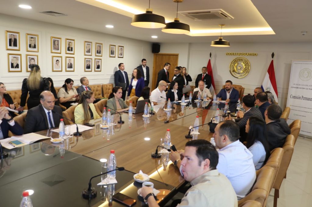 Reforma de la Caja Fiscal ingresa al Congreso en medio de fuerte presión por déficit millonario Reforma de la Caja Fiscal ingresa al Congreso en medio de fuerte presión por déficit millonario