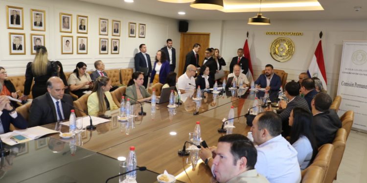 Reforma de la Caja Fiscal ingresa al Congreso en medio de fuerte presión por déficit millonario