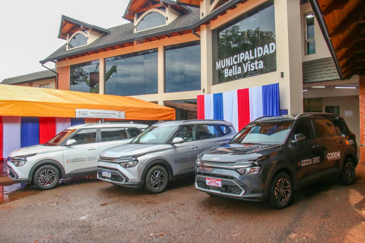 MINNA fortalece la protección de la niñez en Itapúa con entrega de móviles a municipios