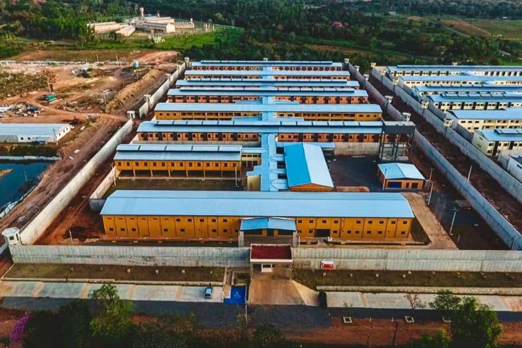 Frustran ingreso de celulares ocultos en pan al penal de máxima seguridad Martín Mendoza Frustran ingreso de celulares ocultos en pan al penal de máxima seguridad Martín Mendoza