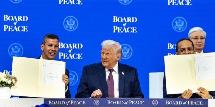 Paraguay como actor global: Peña firma en Davos la creación de la «Junta por la Paz»