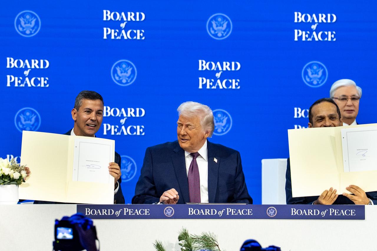 Paraguay como actor global: Peña firma en Davos la creación de la «Junta por la Paz»