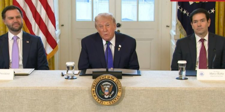 Trump alienta a petroleras de EE.UU. a invertir USD 100.000 millones en la reconstrucción de la industria petrolera venezolana