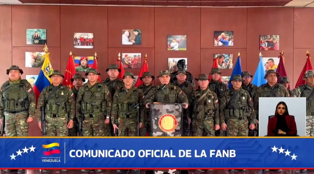 Fuerzas Armadas de Venezuela prometen “gobernabilidad”, pero exigen liberación del “presidente” Maduro Fuerzas Armadas de Venezuela prometen “gobernabilidad”, pero exigen liberación del “presidente” Maduro