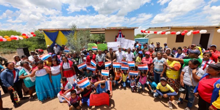 Gobierno entregó casi 500 viviendas a comunidades indígenas del Chaco